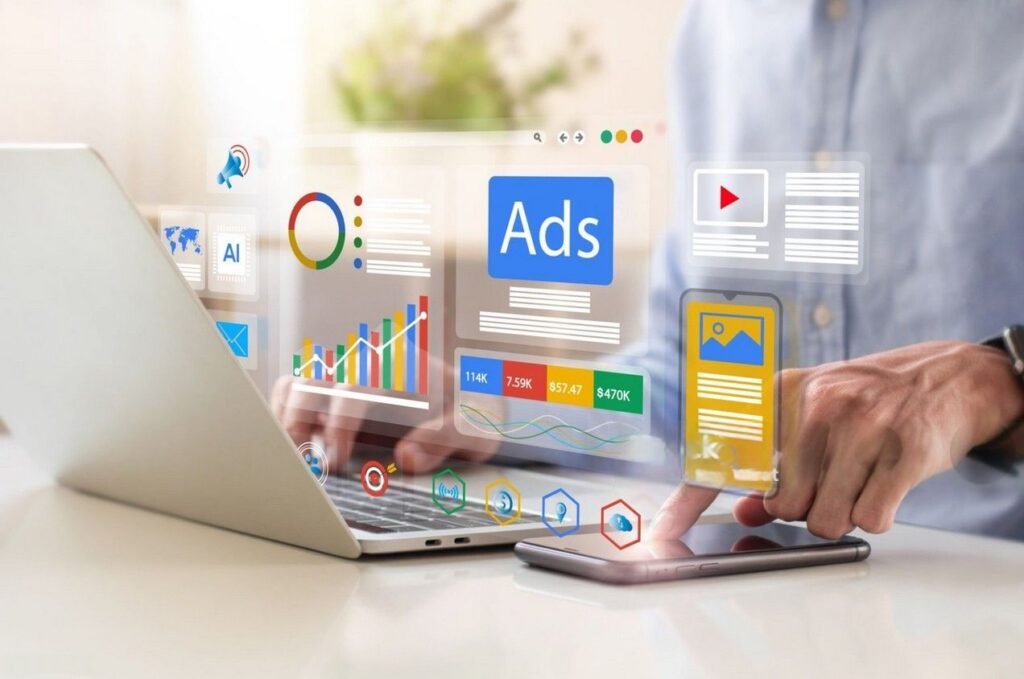 شخص يكتب على الحاسوب المحمول مع أيقونات تطبيقات رقمية